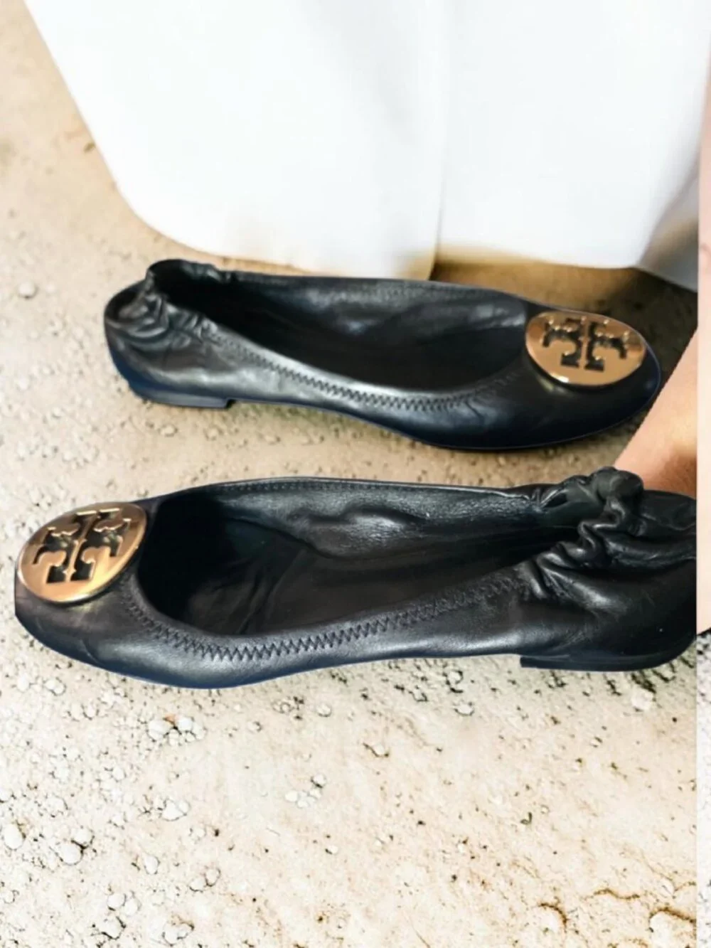 EUC TORI BURCH ( 9  )  Minnie Black Leather Travel Ballet Flat Shoes Gold Logo
